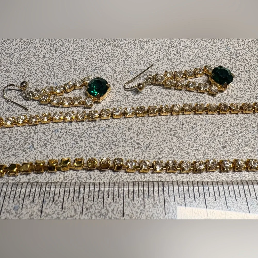 Vintage Gold and Green Jewelry Set - Picture 9 of 11